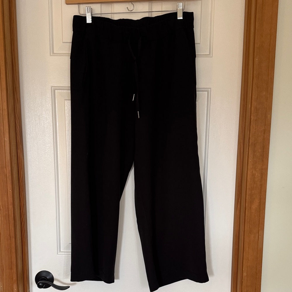 lululemon athletica Black On The Fly Wide-Leg Cropped Pants, size 8